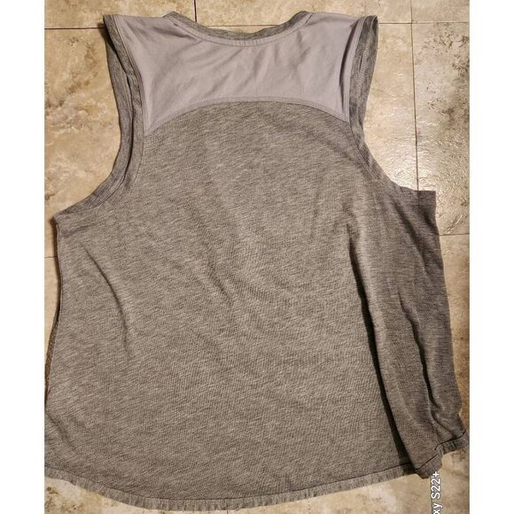 E6 Athletic Works graphic activewear tank - Picture 2 of 6